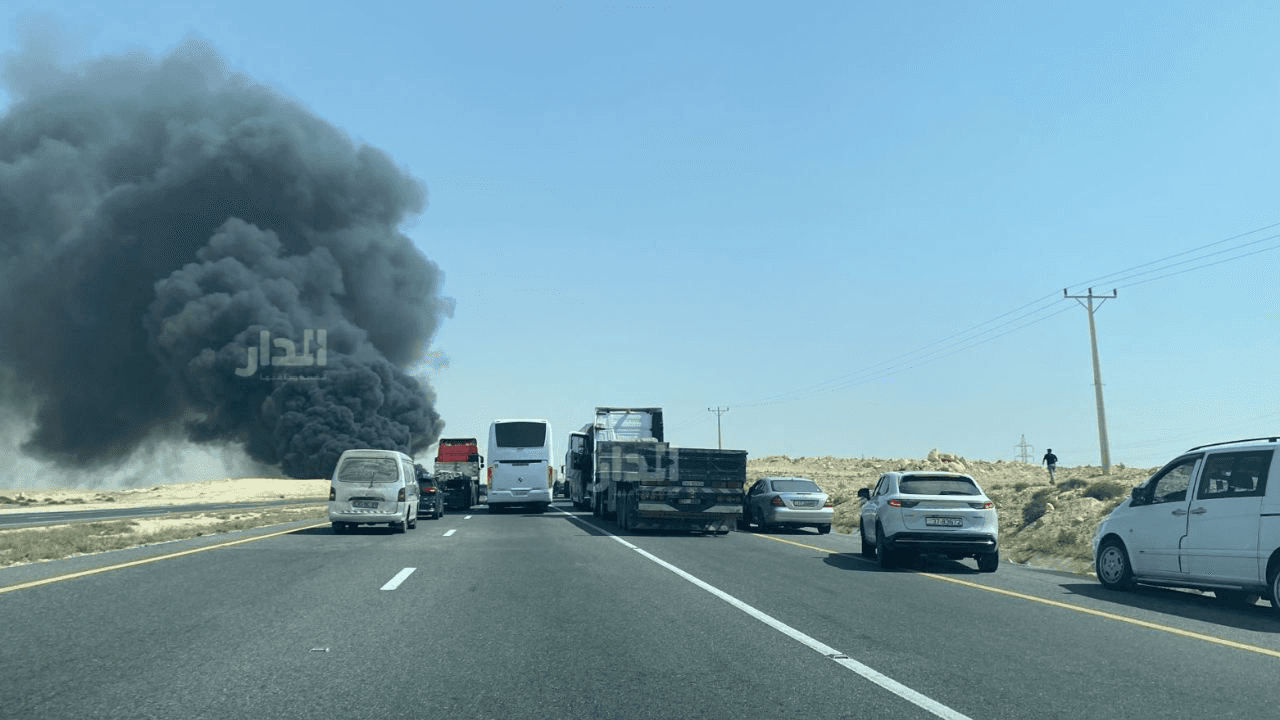 الدار -  خاص - تسبّب اشتعال ثلاث صهاريج (ناقلات نفط) على الطريق الصحرا
