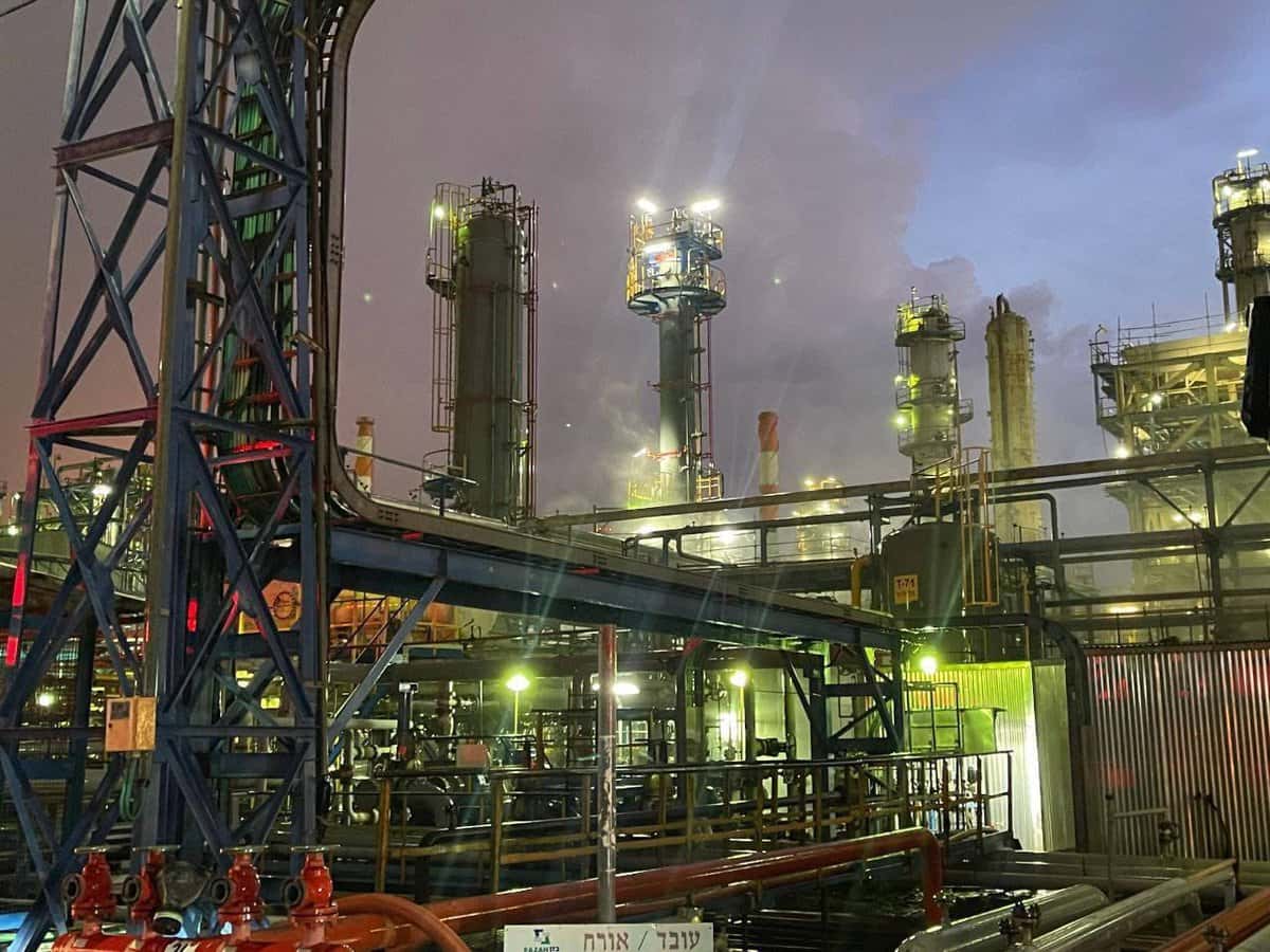 أفادت وسائل إعلام إسرائيلية، اليوم الاثنين، بوقوع إصابات وأضرار مادية