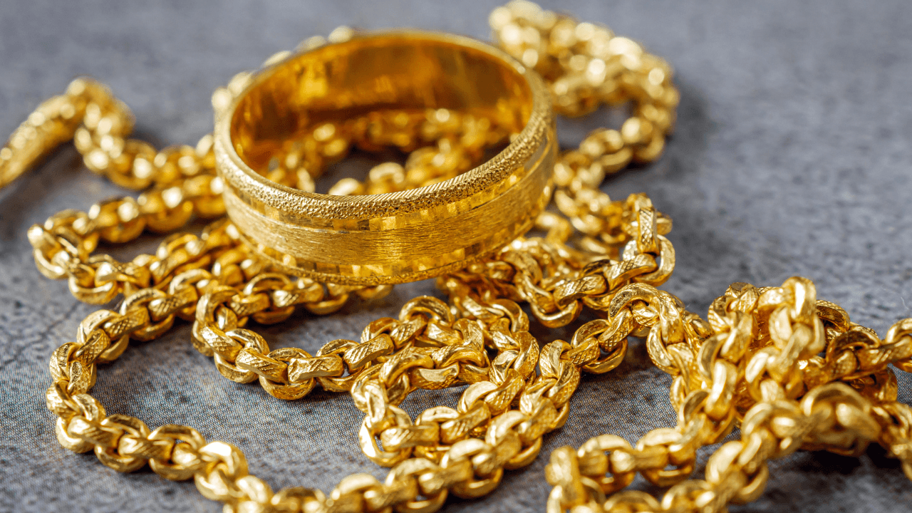 انخفضت أسعار الذهب في السوق المحلية الثلاثاء خلال التسعيرة المسائية وف