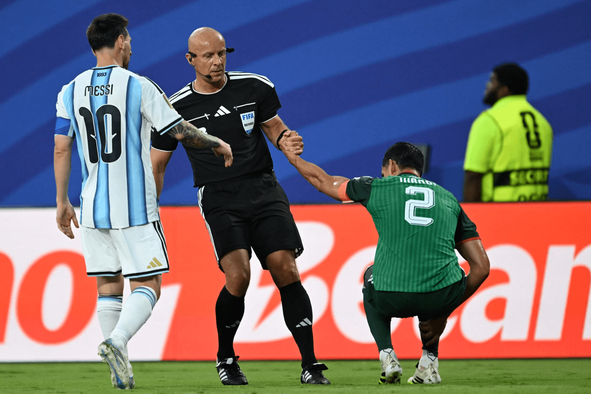 الدار -  تقدم الاتحاد الجزائري لكرة القدم بشكوى رسمية إلى الاتحاد الدو