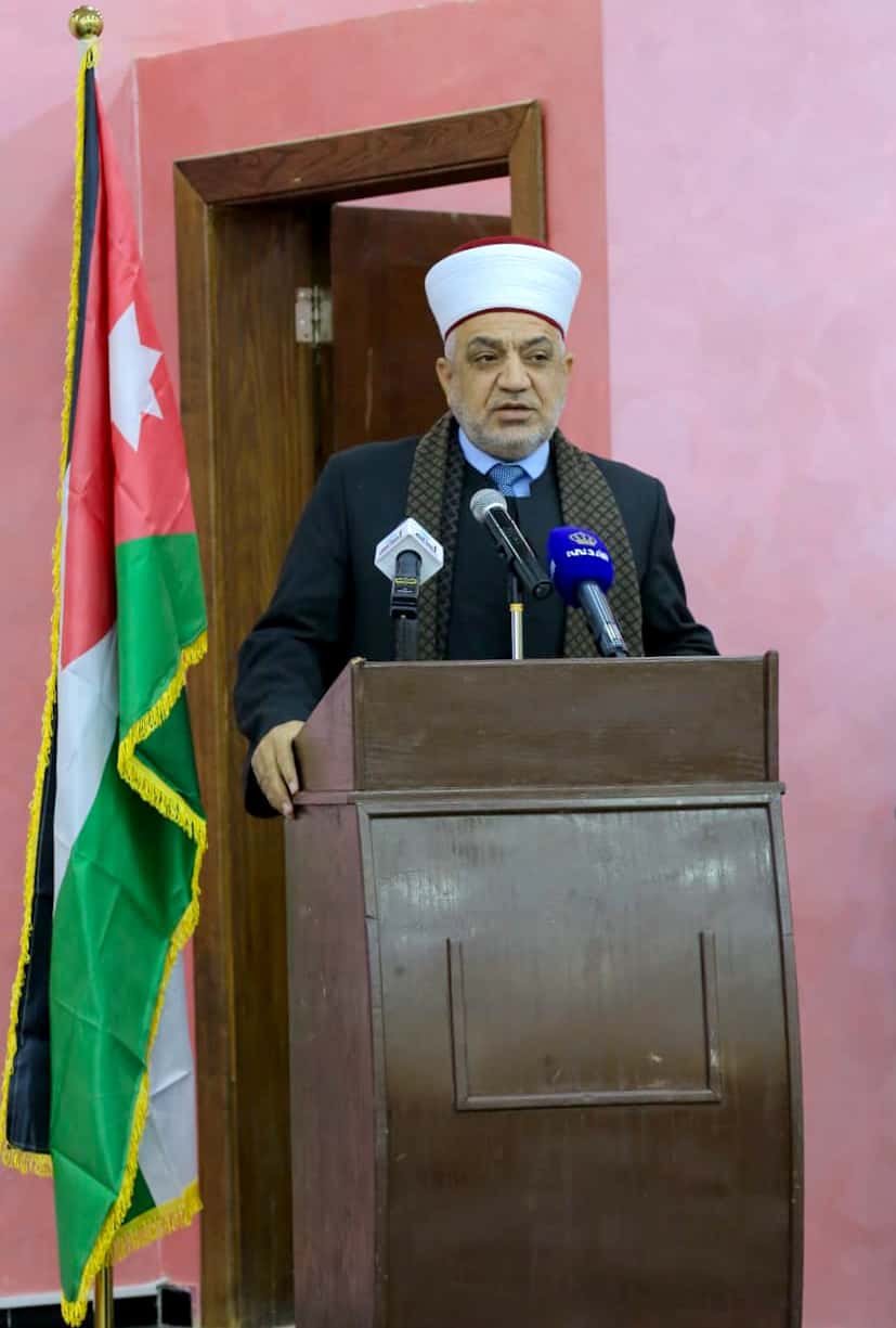 الدار -  يؤدي وزير الأوقاف والشؤون والمقدسات الإسلامية الدكتور محمد ال