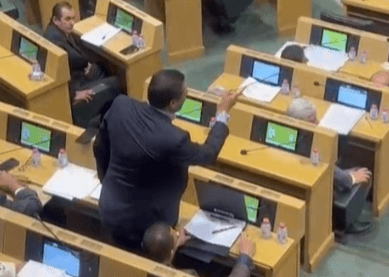 الدار -  شهدت جلسة مجلس النواب، الأحد، جلبة تحت القبة بعد قطع صوت النا