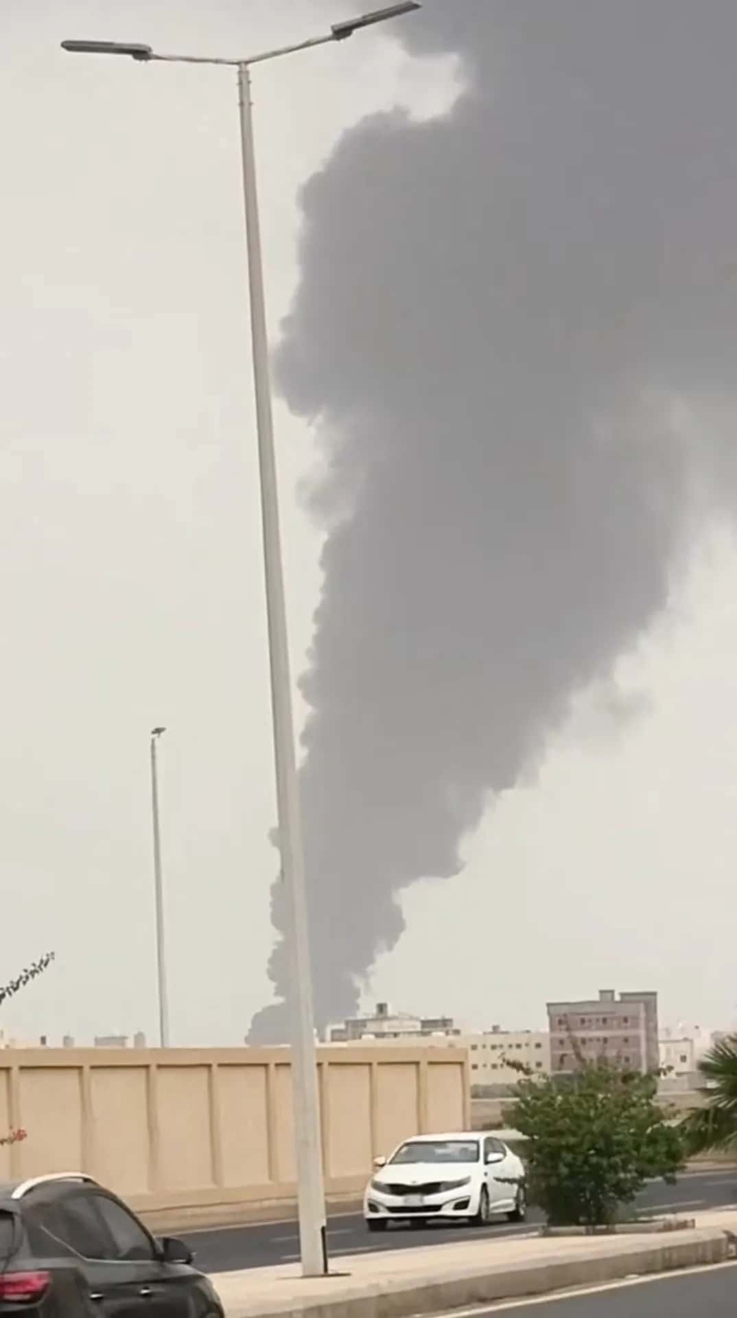 أعلن الدفاع المدني السعودي، يوم الخميس، عن وقوع أضرار مادية في روضة أط