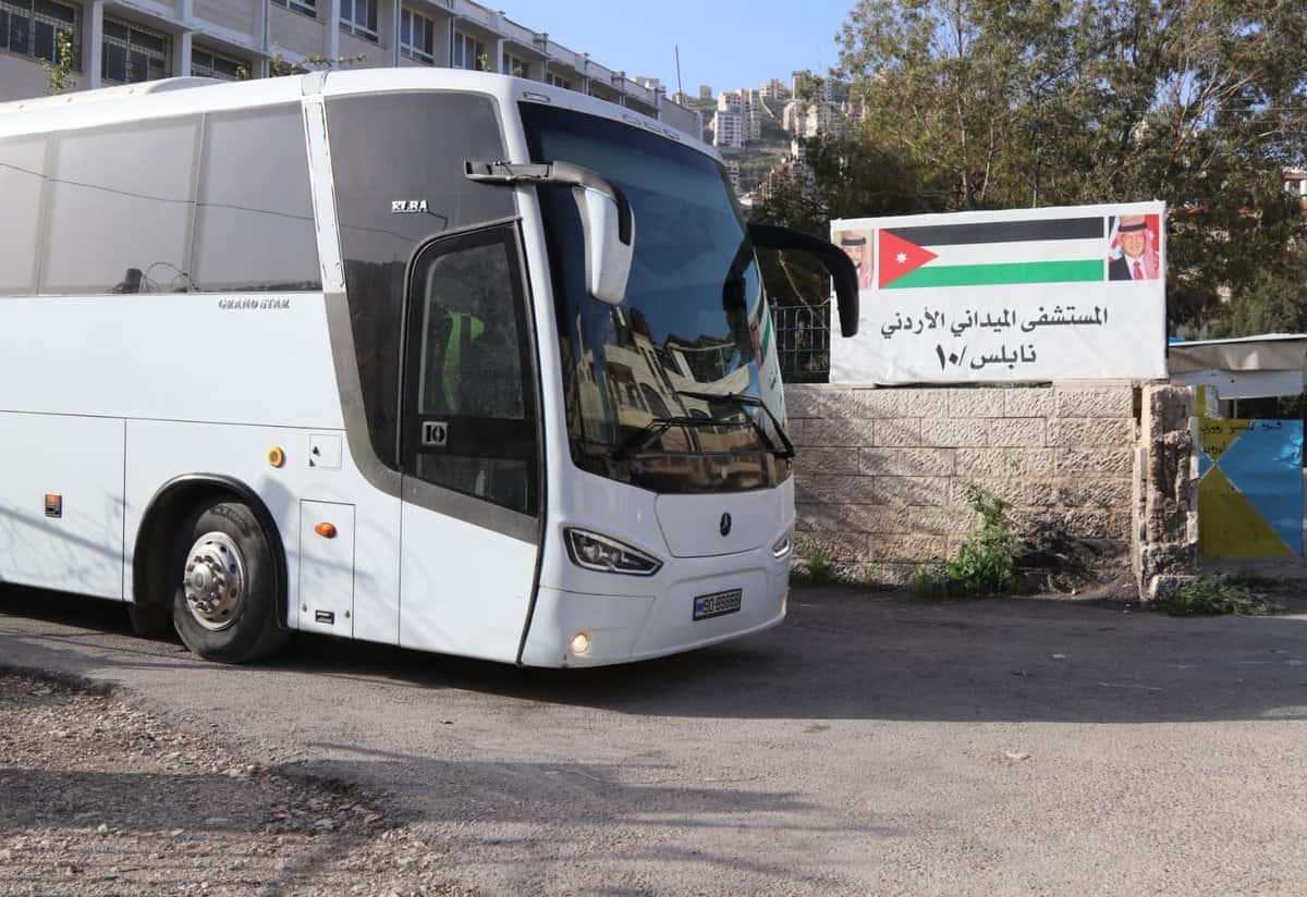 الدار - وصلت طواقم ومرتبات المستشفى الميداني الأردني نابلس /10، مساء أ