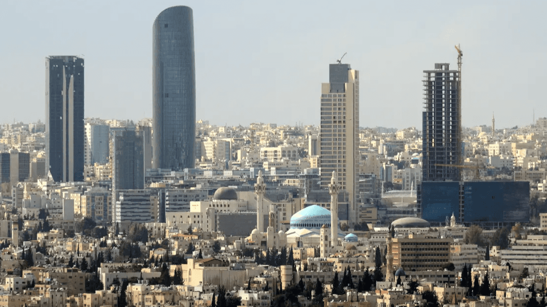 الدار - أعلنت إدارة الأرصاد الجوية في تقريرها الدوري، أن طقس اليوم الأ