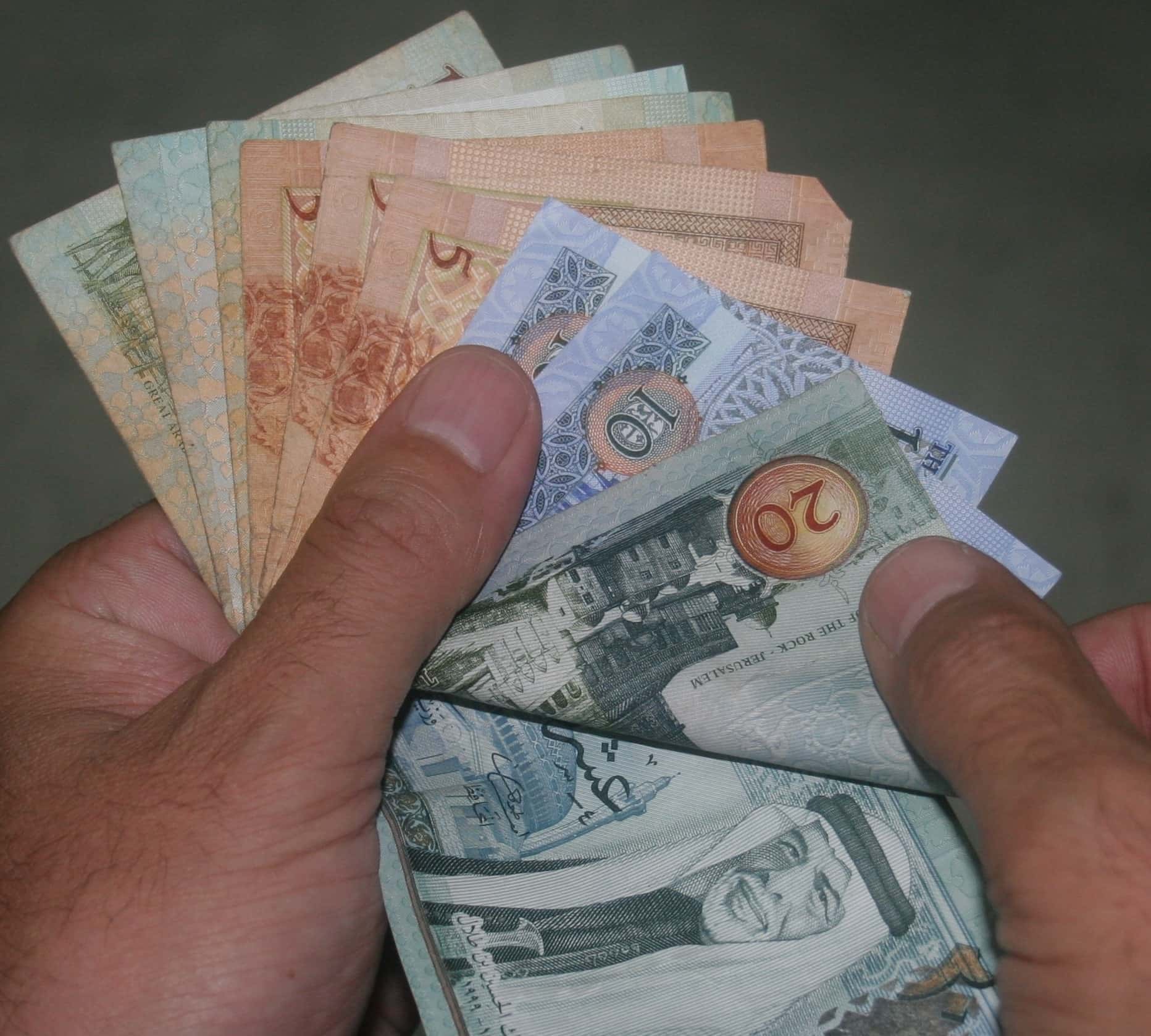 وجهت وزارة الإدارة المحلية دعوة للمواطنين والمنشآت الاقتصادية لتعجيل ا