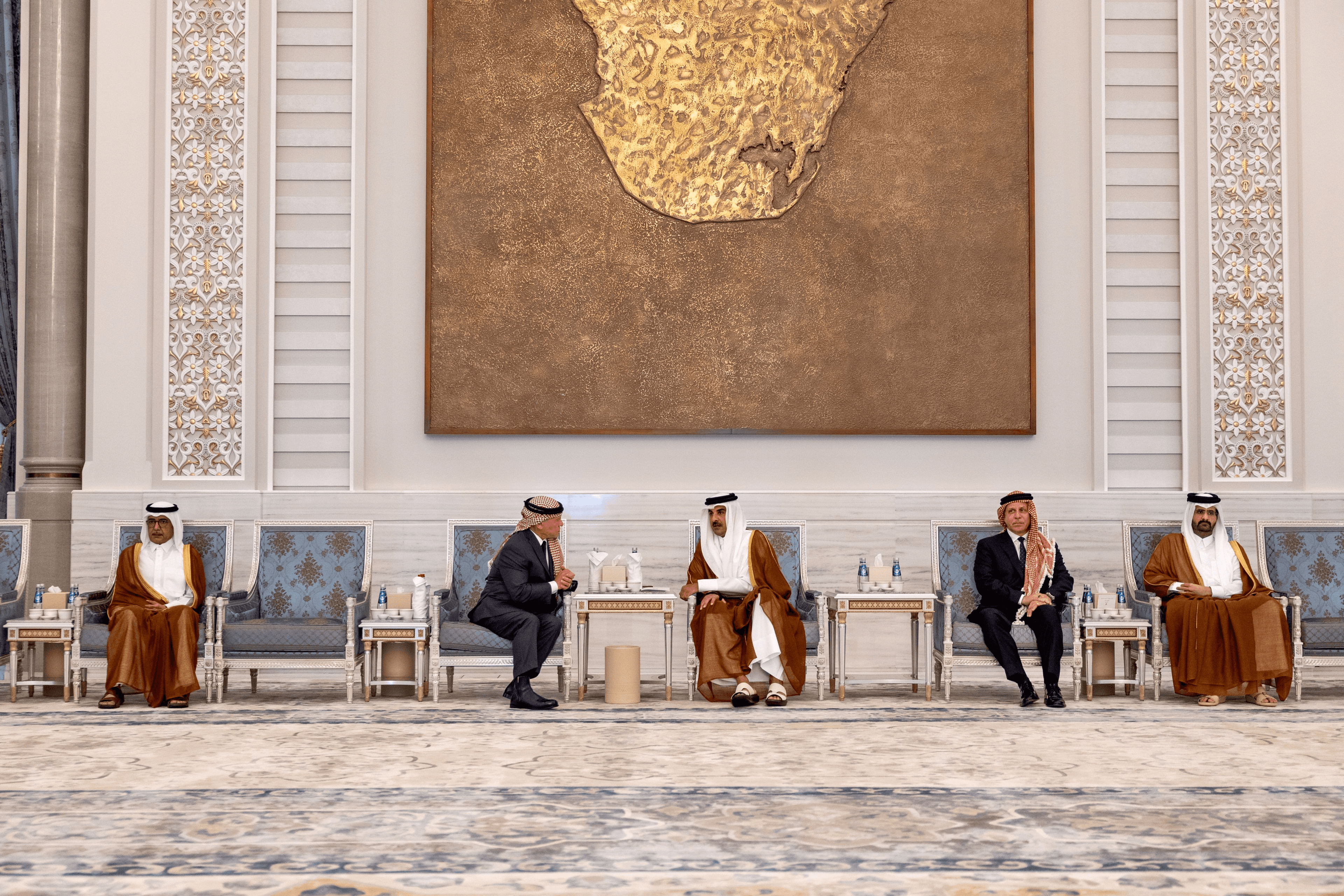 الدار - عاد جلالة الملك عبدالله الثاني إلى أرض الوطن بعد زيارة إلى دول