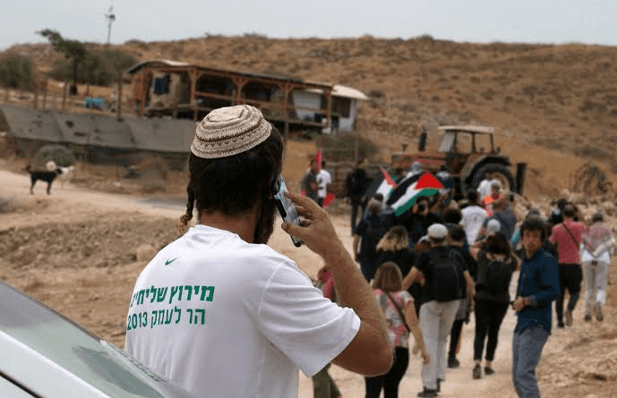 الدار - أصيب عدد من المواطنين، بينهم نساء وأطفال، برضوض وحالات اختناق