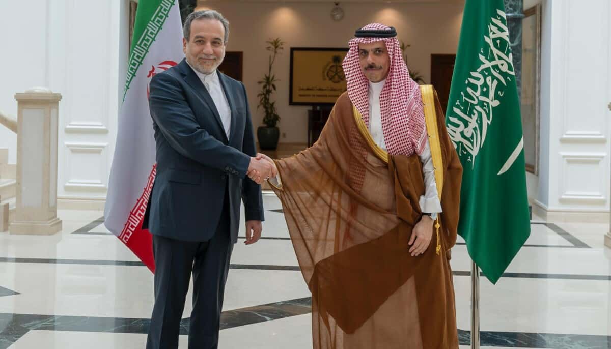 أكد وزير الخارجية الإيراني عباس عراقجي لنظيره السعودي فيصل بن فرحان، خ