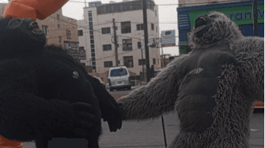 الدار - علي خلف -  في مشهد غير مألوف، يلجأ عدد من الشباب الأردنيين إلى