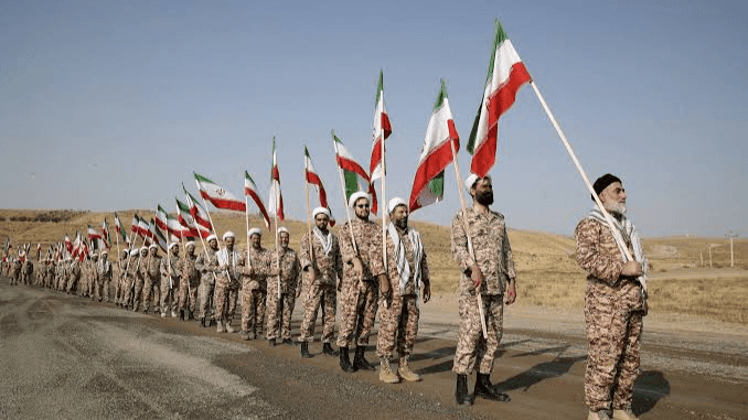 حذّرت بحرية الحرس الثوري الإيراني، اليوم الخميس، من إبحار السفن خارج ا