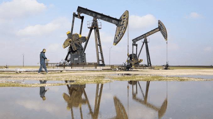 الدار - سجلت أسعار النفط، يوم الجمعة، انخفاضاً طفيفاً في ظل تقييم الأس