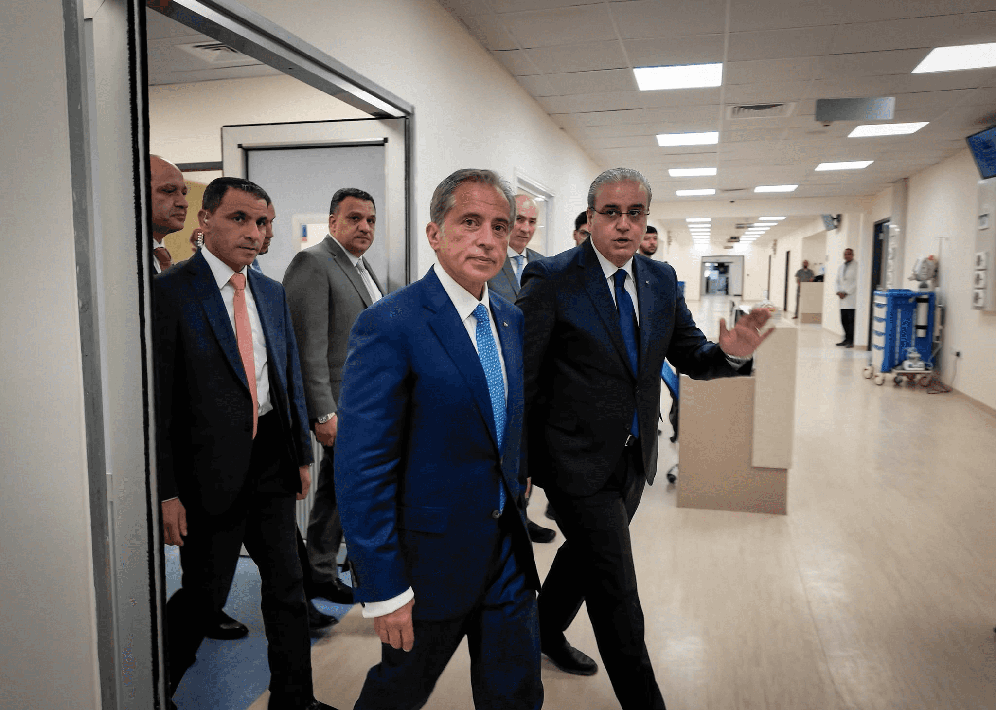 الدار -  رئيس الوزراء الدكتور جعفر حسَّان يزور وزارة الصحَّة، ويشيد بج