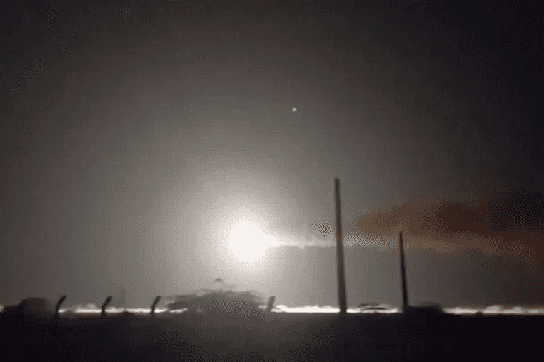 الدار -  شهدت منطقة مضيق هرمز وخليج عُمان، اليوم الجمعة، تصعيداً عسكري