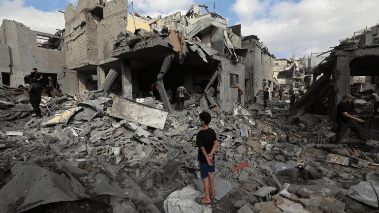 الدار -  استشهد 14 فلسطينيًا وأصيب 37 آخرون، اليوم الجمعة، جراء سلسلة