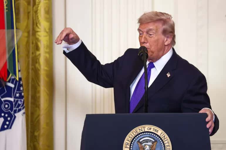 الدار -  قال الرئيس الأمريكي دونالد ترمب، الأربعاء، إن امتلاك أشخاص "م