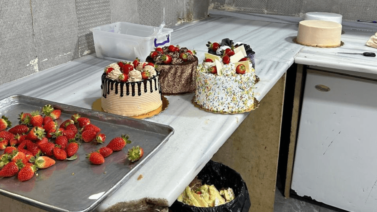 أغلقت كوادر الرقابة والتفتيش في المؤسسة العامة للغذاء والدواء أحد مشاغ