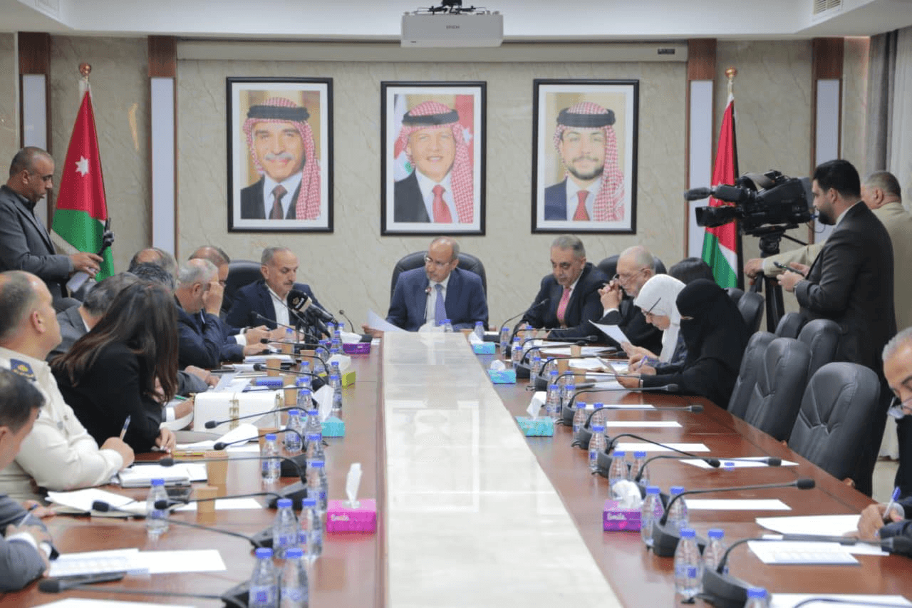 الدار - عقدت اللجنة المالية النيابية اجتماعاً موسعاً، اليوم الأحد برئا