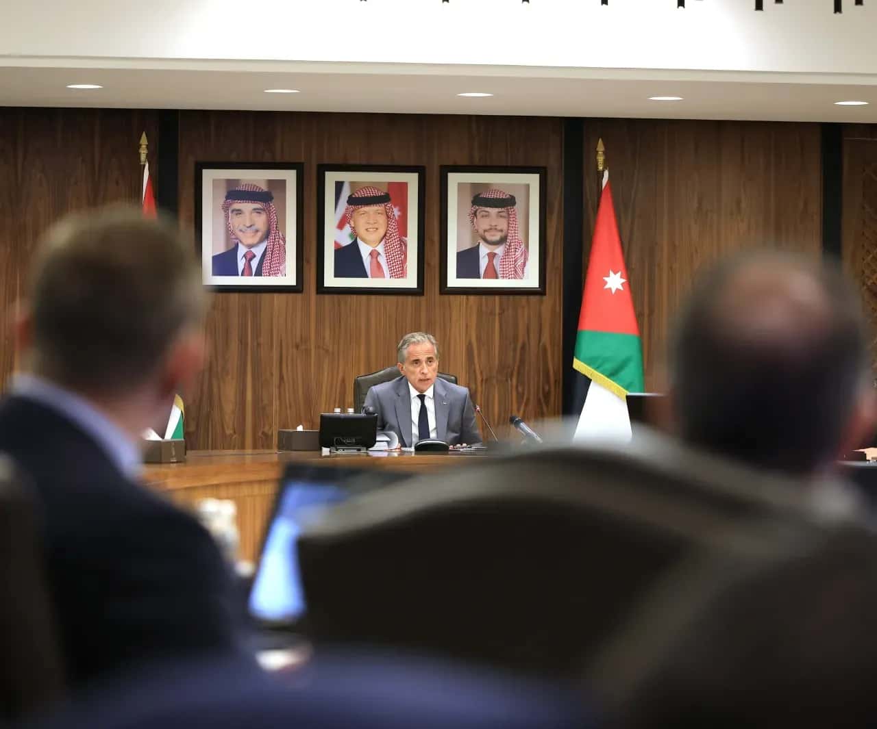 الدار -  ترأس رئيس الوزراء جعفر حسان، الجمعة، في مبنى محافظة الكرك اجت