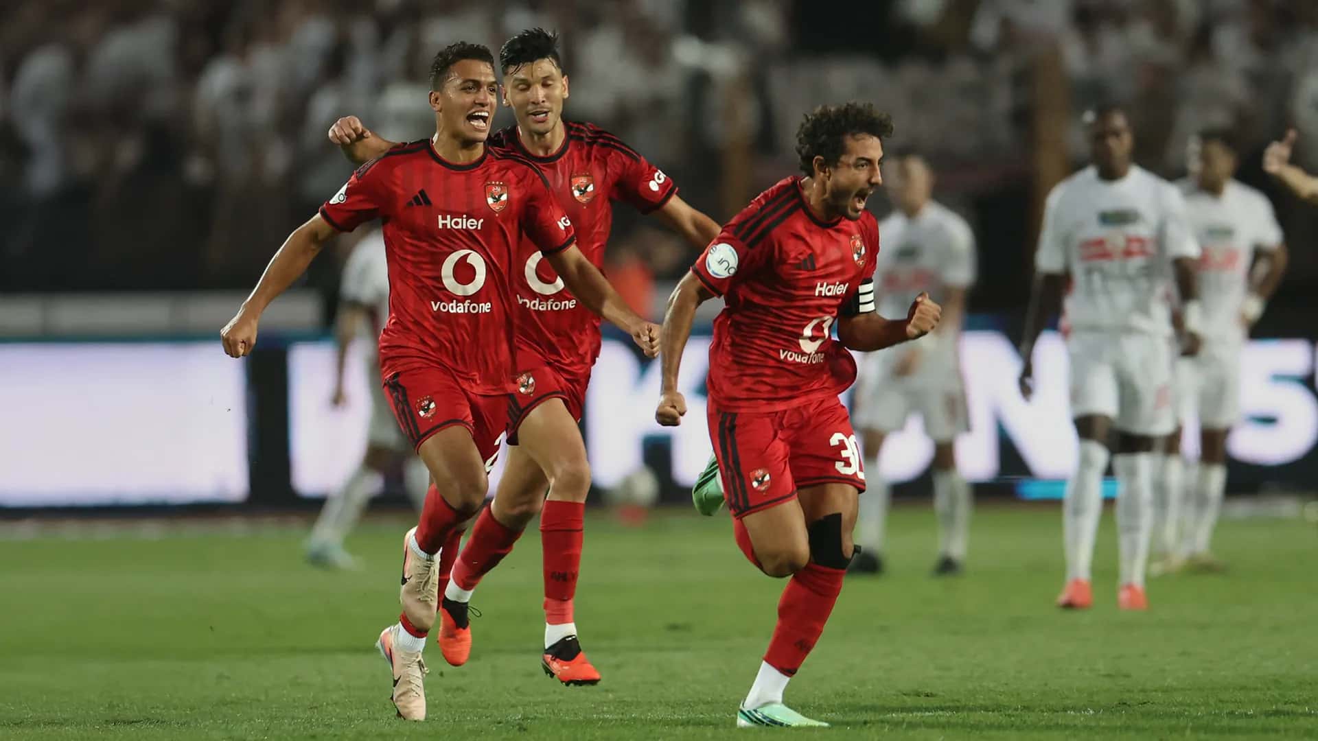 الدار - حقق الأهلي فوزًا ثمينًا على غريمه التقليدي الزمالك بهدفين نظيف