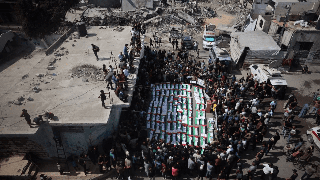 الدار -  شيّع فلسطينيون في مدينة غزة، جثامين 100 شهيد، غالبيتهم من الن