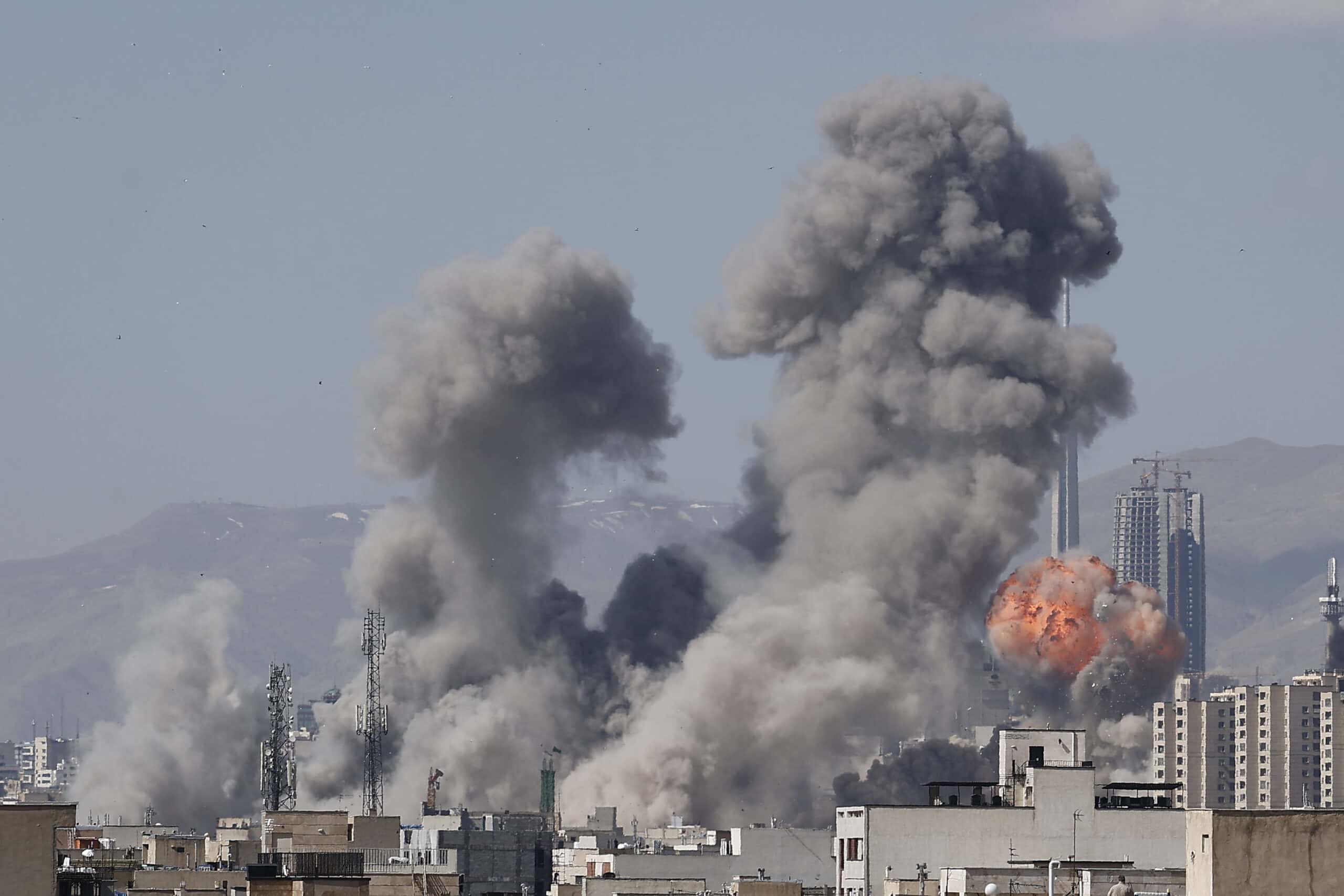 الدار - أفادت وكالة "رويترز" للأنباء،  بسماع دوي انفجارات متكررة ومتتا