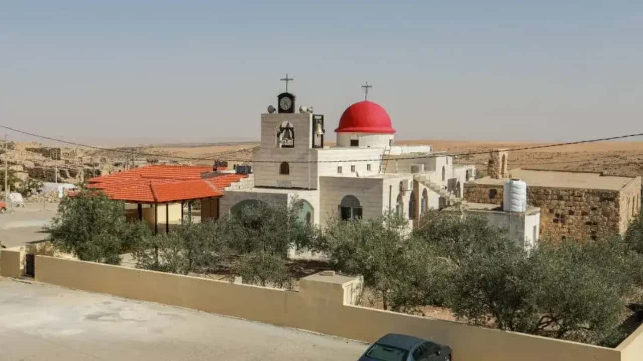 أكد الأب سالم مدانات أن أبناء المجتمع الأردني كانوا على ثقة كبيرة بإلق