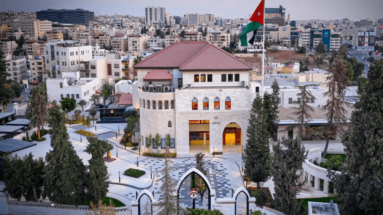 الدار -   قرَّر مجلس الوزراء إحالة مدير عام مكتب رئيس مجلس النوَّاب مح