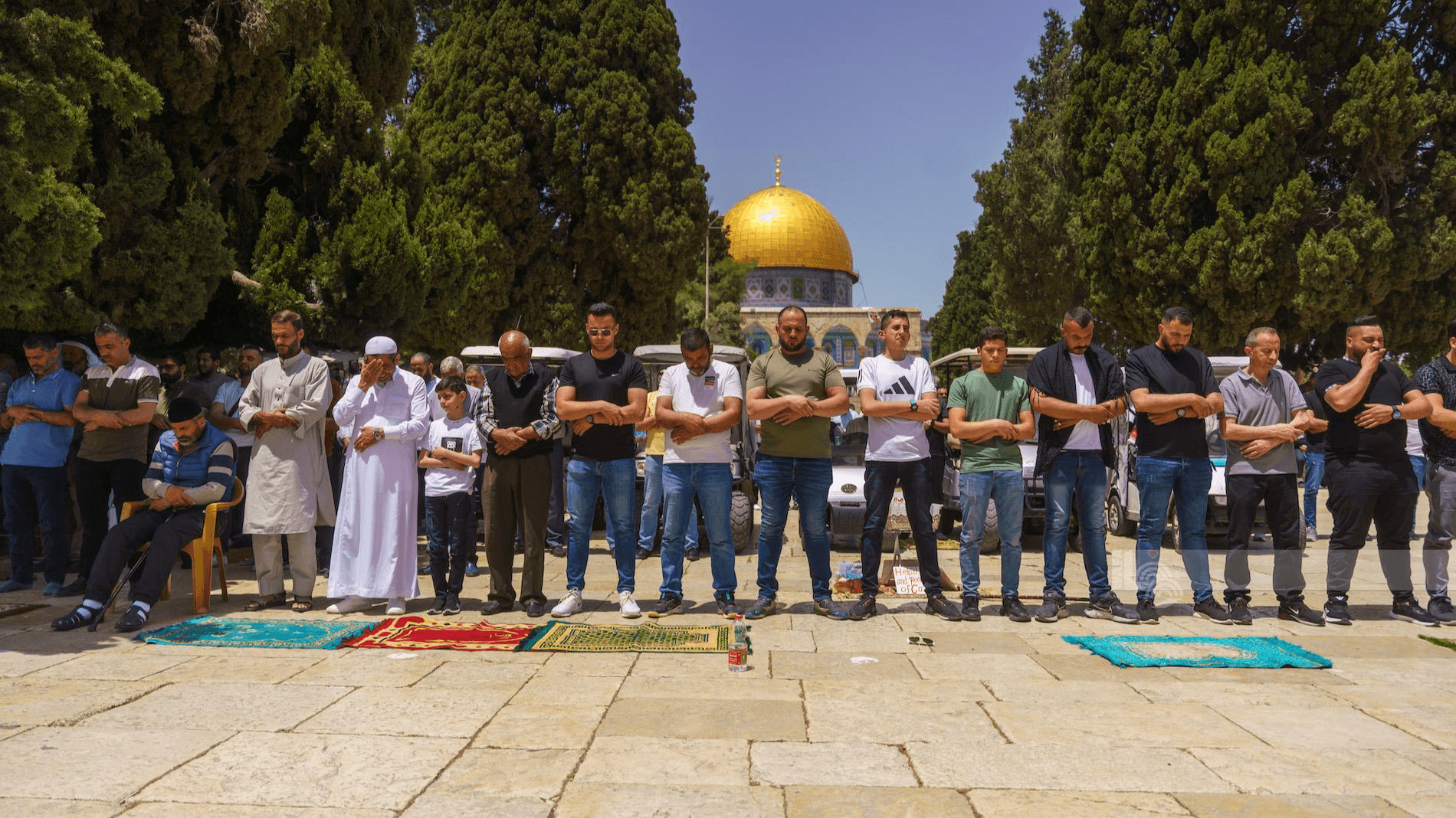 الدار - أدى عشرات الآلاف من المصلين صلاة الجمعة في المسجد الأقصى المبا
