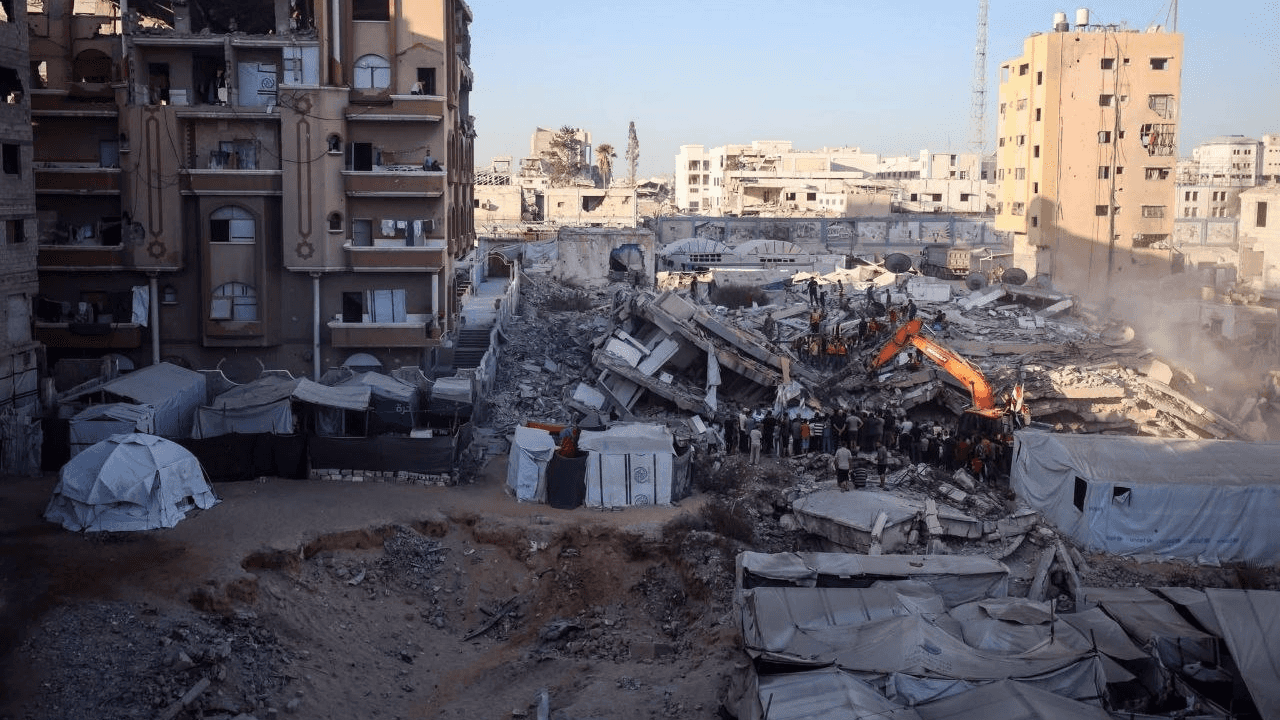 الدار - أفاد الدفاع المدني في غزة بأن كوادره تواصل جهود انتشال الضحايا