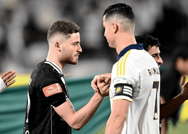 الدار -  كشفت مصادر عن تفاصيل الحوار اللافت الذي جمع الأسطورة البرتغال