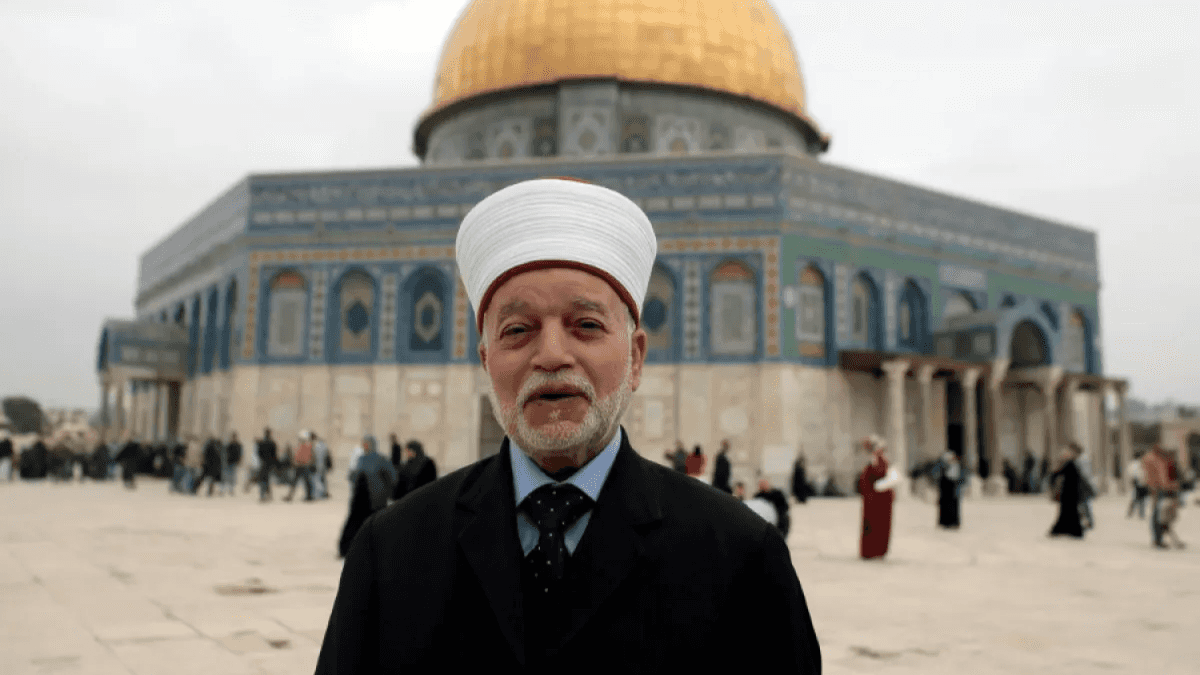 الدار - اعتقلت قوات الاحتلال الإسرائيلي، اليوم الجمعة، المفتي العام لل
