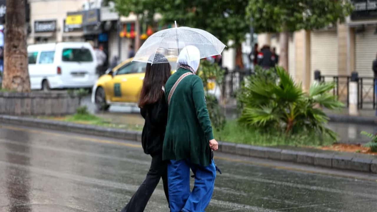 الدار - يسود اليوم الجمعة طقس معتدل الحرارة في أغلب مناطق المملكة، بين