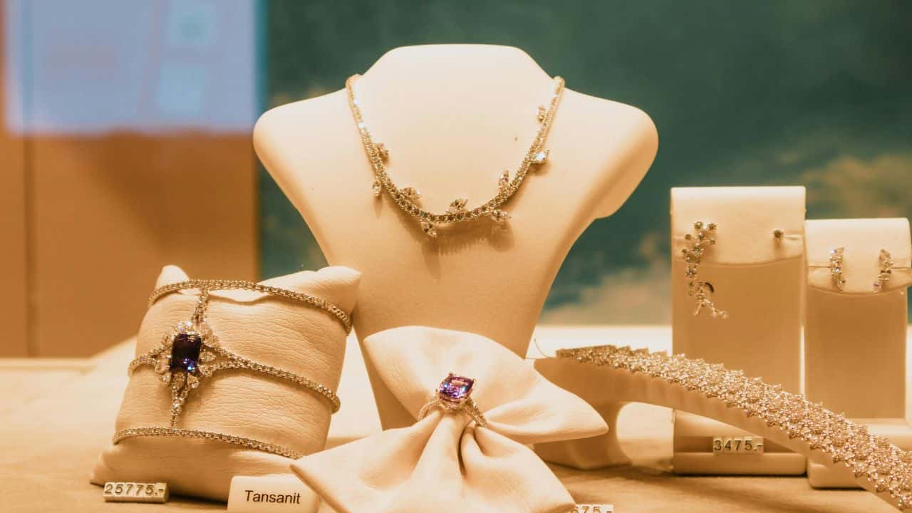 الدار - ارتفعت أسعار الذهب في السوق المحلية السبت، بمقدار، 70 فرشا، بح