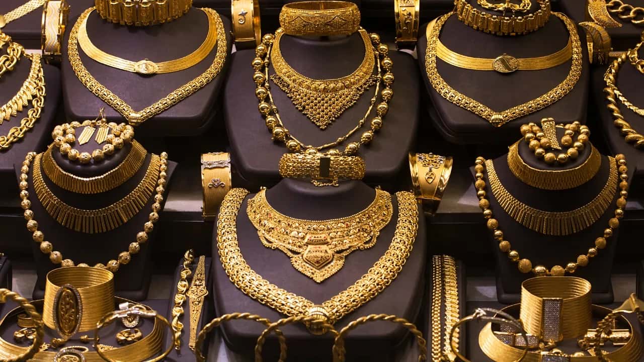 الدار - ارتفعت أسعار الذهب في السوق المحلية، مساء الأربعاء، بنحو 40–50