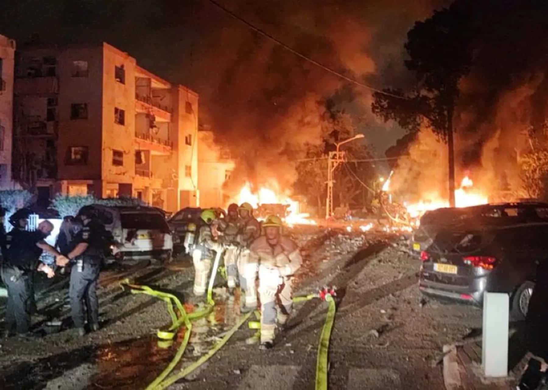 أفادت إذاعة جيش الاحتلال الإسرائيلي بأن عناصر الإسعاف انطلقت لتمشيط أو