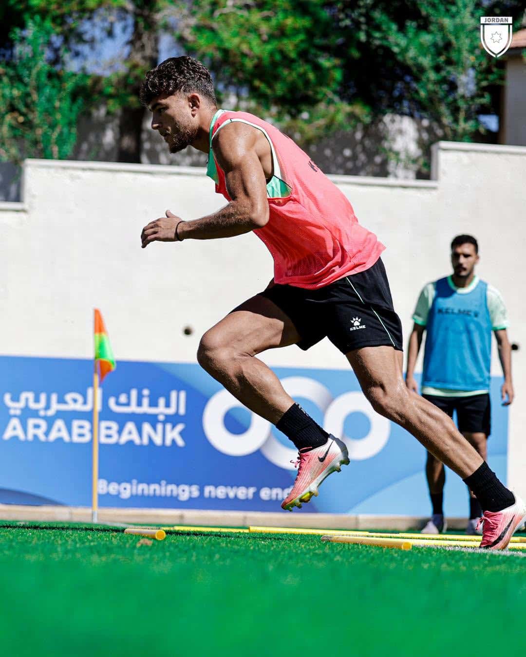 يواجه المنتخب الوطني لكرة القدم نظيره السوري عند الساعة الثامنة مساء ا