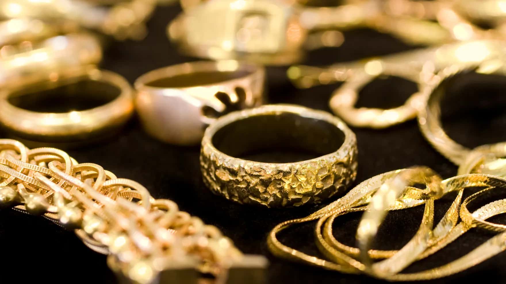 الدار -  ارتفعت أسعار الذهب السبت في السوق المحلية بمقدار نحو دينار و2