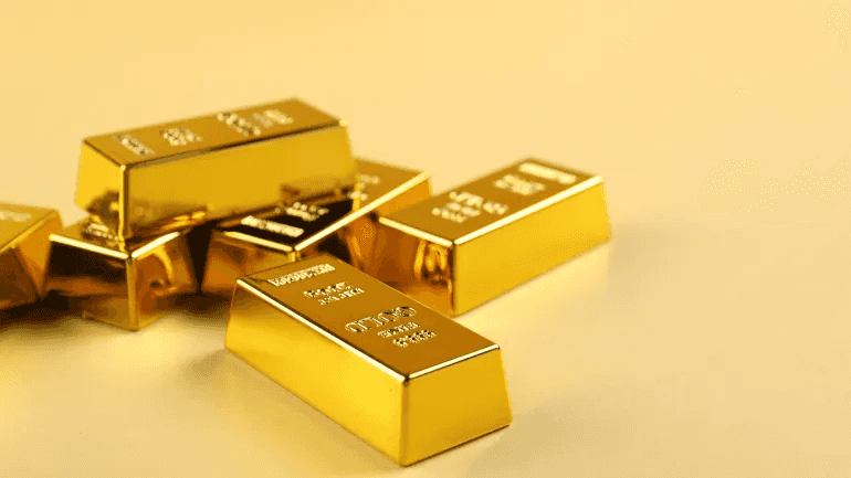 واصلت أسعار الذهب تراجعها، الخميس، وظلت تحوم بالقرب من أدنى مستوى لها