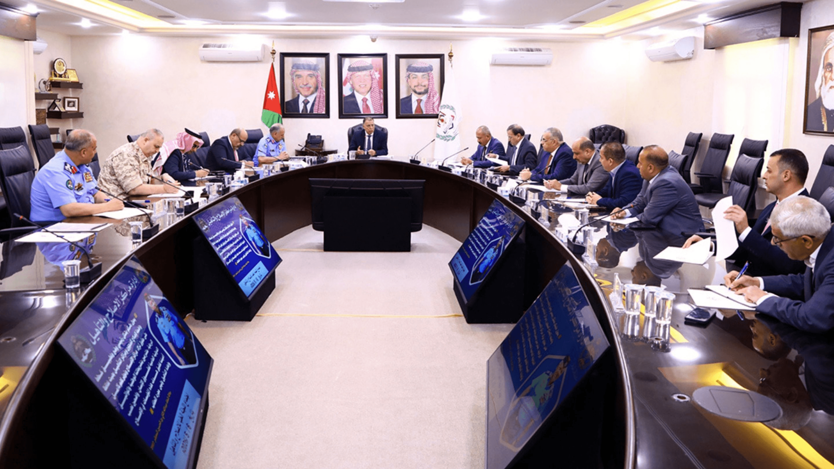 الدار - ترأس وزير الداخلية، مازن الفراية، اليوم الأربعاء، اجتماع اللجن