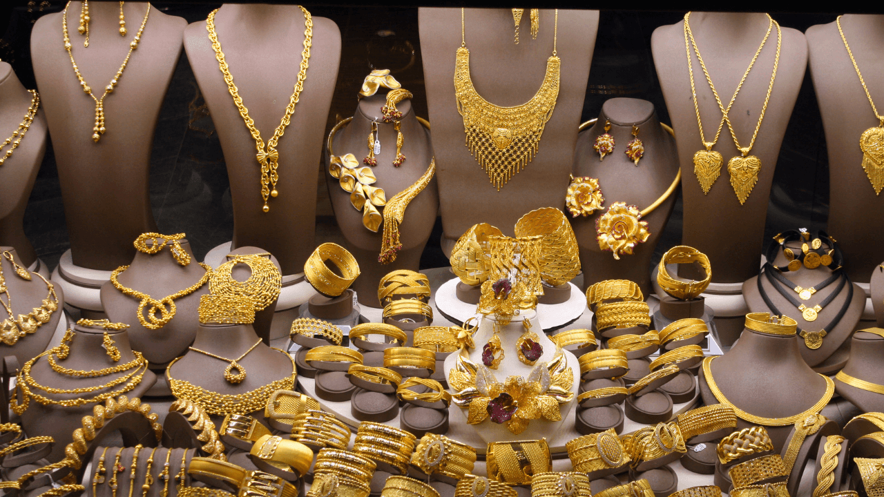 قال نقيب أصحاب محلات الحلي والمجوهرات ربحي علّان إن أسعار الذهب مرشحة