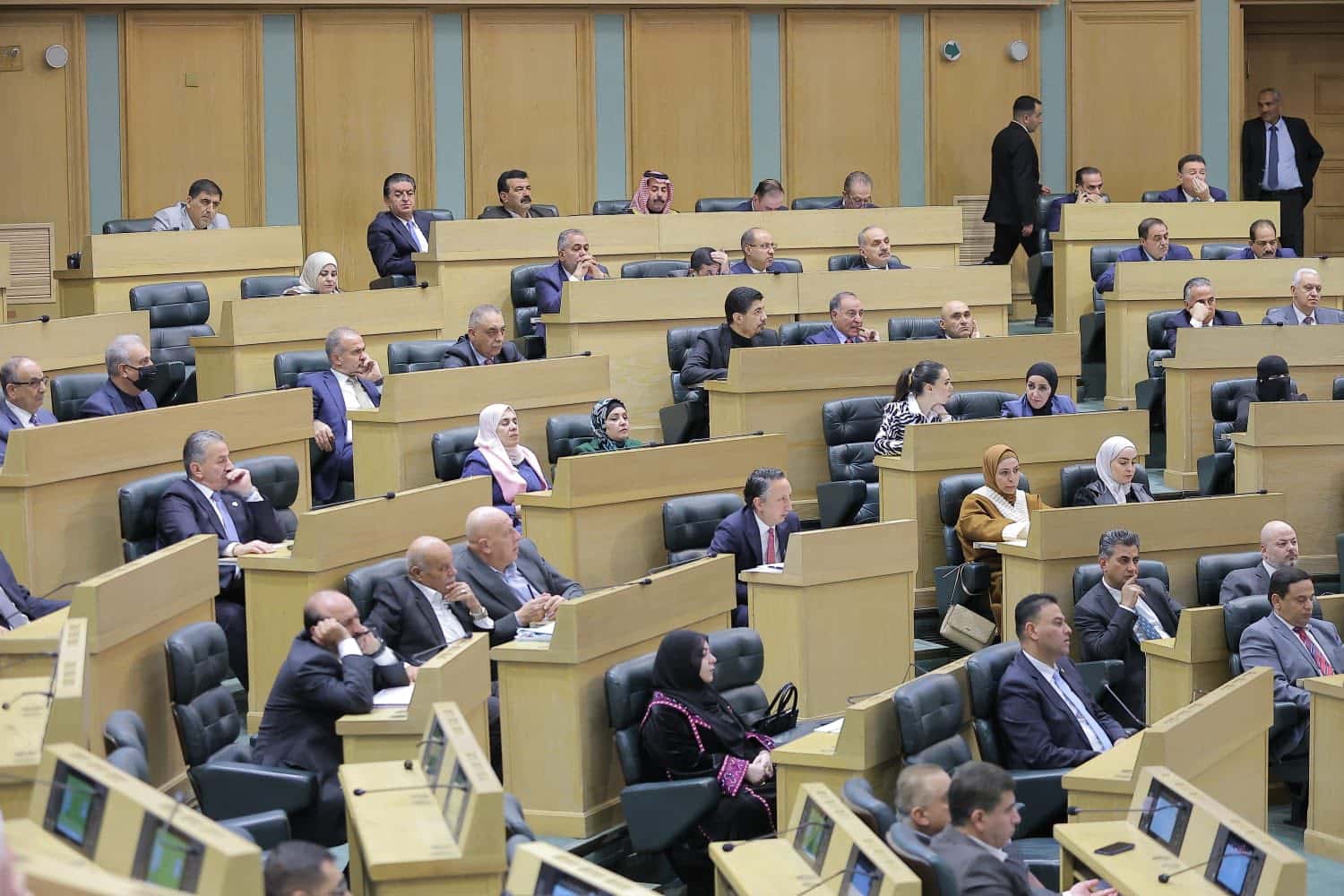 الدار -  رفع رئيس مجلس النواب مازن القاضي، باسمه وباسم أعضاء المجلس، أ