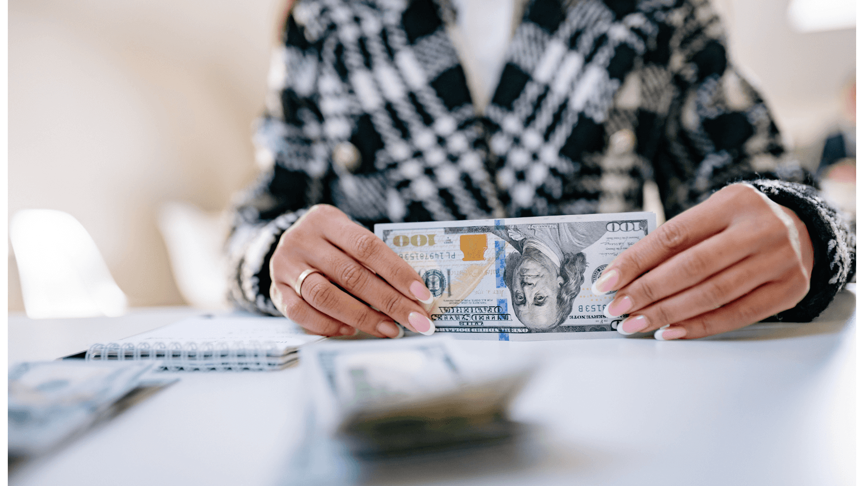 الدار -  تراجع الدولار الأمريكي أمام العملات الرئيسية، الجمعة، متجهًا