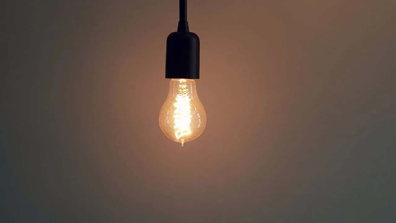 أعلنت شركة توزيع الكهرباء، اليوم الأحد، عزمها إجراء فصل مبرمج للتيار ا