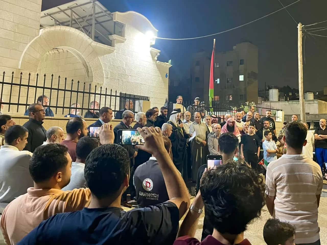 بدعوة من فضيلة الشيخ الدكتور علي الجيوسي، عضو رابطة علماء الأردن، وبحض