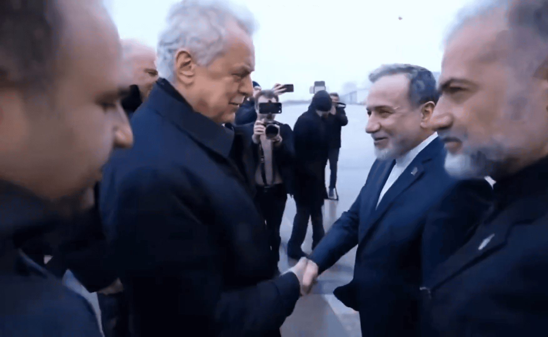 وصول وزير الخارجية الإيراني عباس عراقجي إلى روسيا لإجراء محادثات مع ال