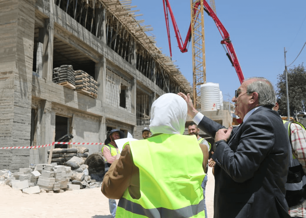 الدار - تفقد وزير الأشغال العامة والإسكان المهندس ماهر أبو السمن، اليو