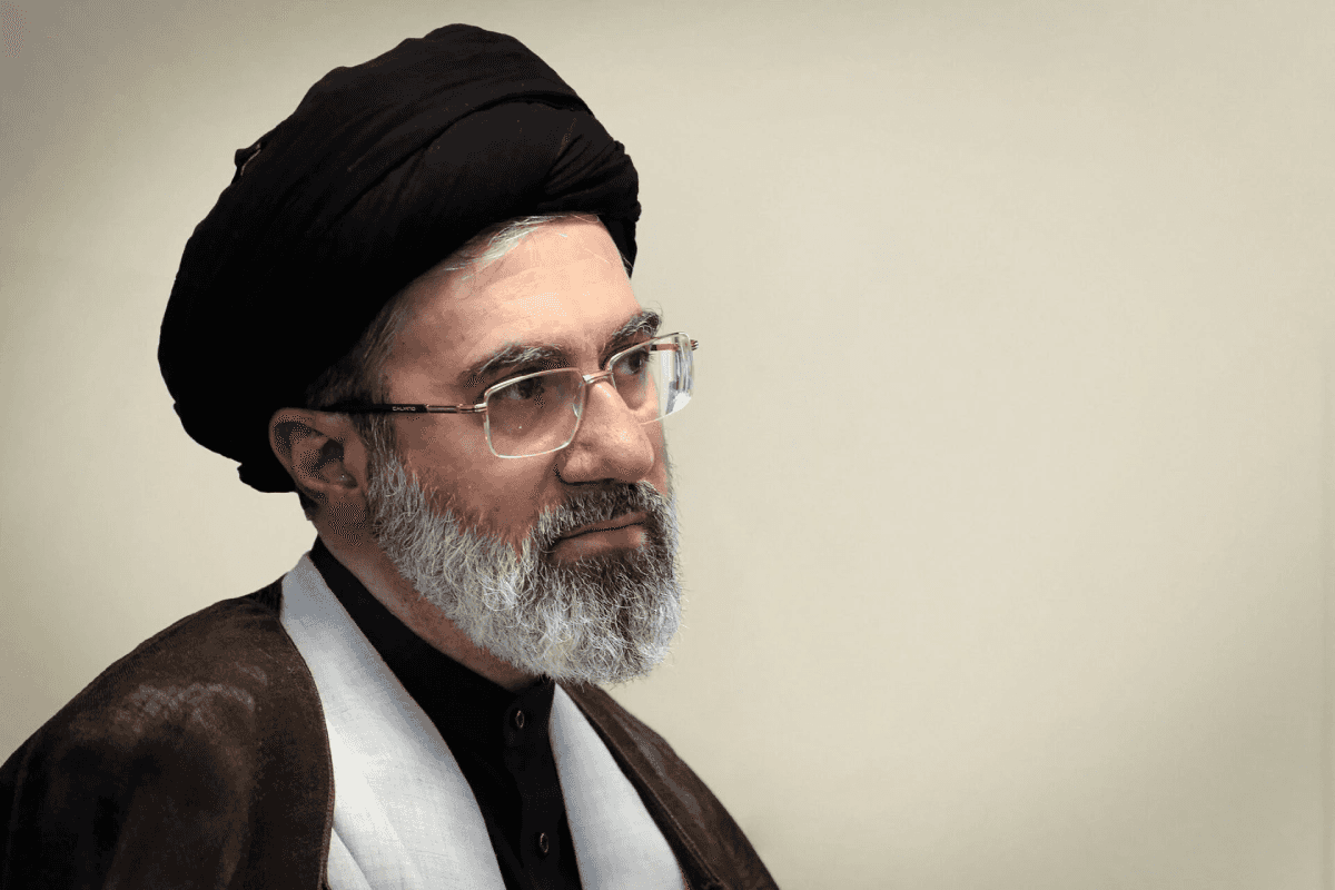 الدار - أصدر المرشد الأعلى الإيراني مجتبى خامنئي، حكماً قضى بتعيين الل