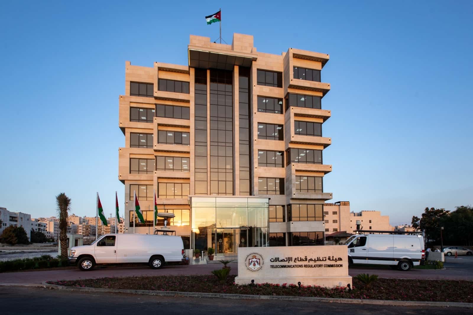 حذّرت هيئة تنظيم قطاع الاتصالات، الثلاثاء، جميع المستفيدين من خدمات ال