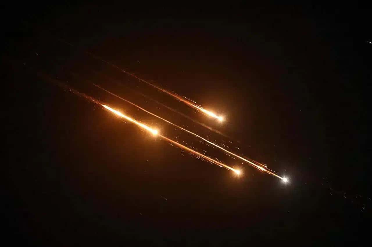 الدار -  أفاد التلفزيون الإيراني بأن طهران استهدفت منطقة "ديمونة" رداً